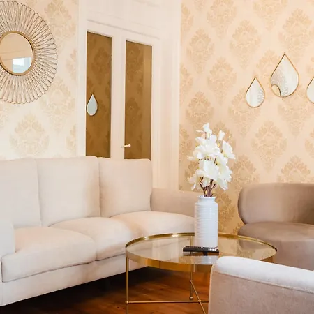 Διαμέρισμα Spacious - 6 Bed - Super - Lux *