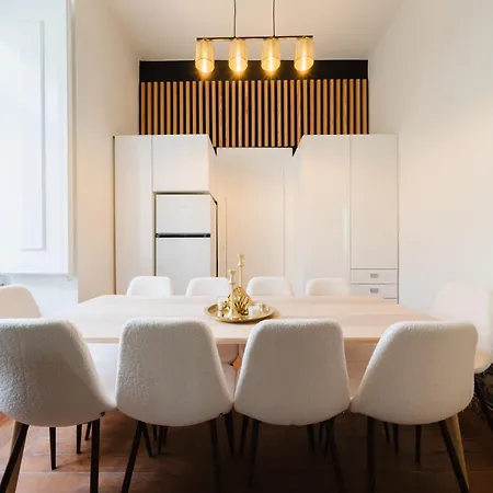 Iconic 6br Luxury In Center *