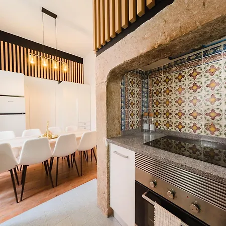 Iconic 6br Luxury In Center