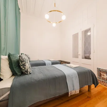 Iconic 6br Luxury In Center