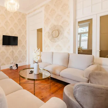 Iconic 6br Luxury In Center Apartment *