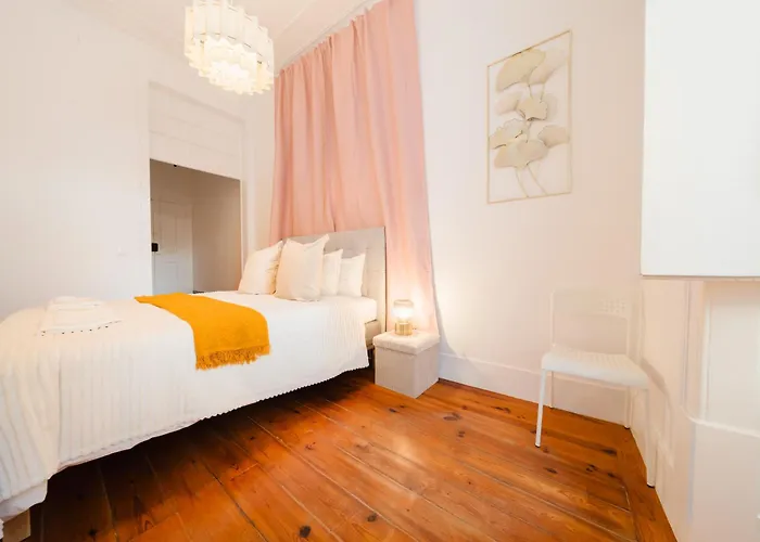 Iconic 6br Luxury In Center Лиссабон