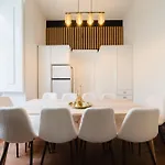 Iconic 6br Luxury In Center *
