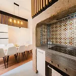 Iconic 6br Luxury In Center